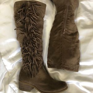 Gorgeous Side Frye Boots Taupe Like Color